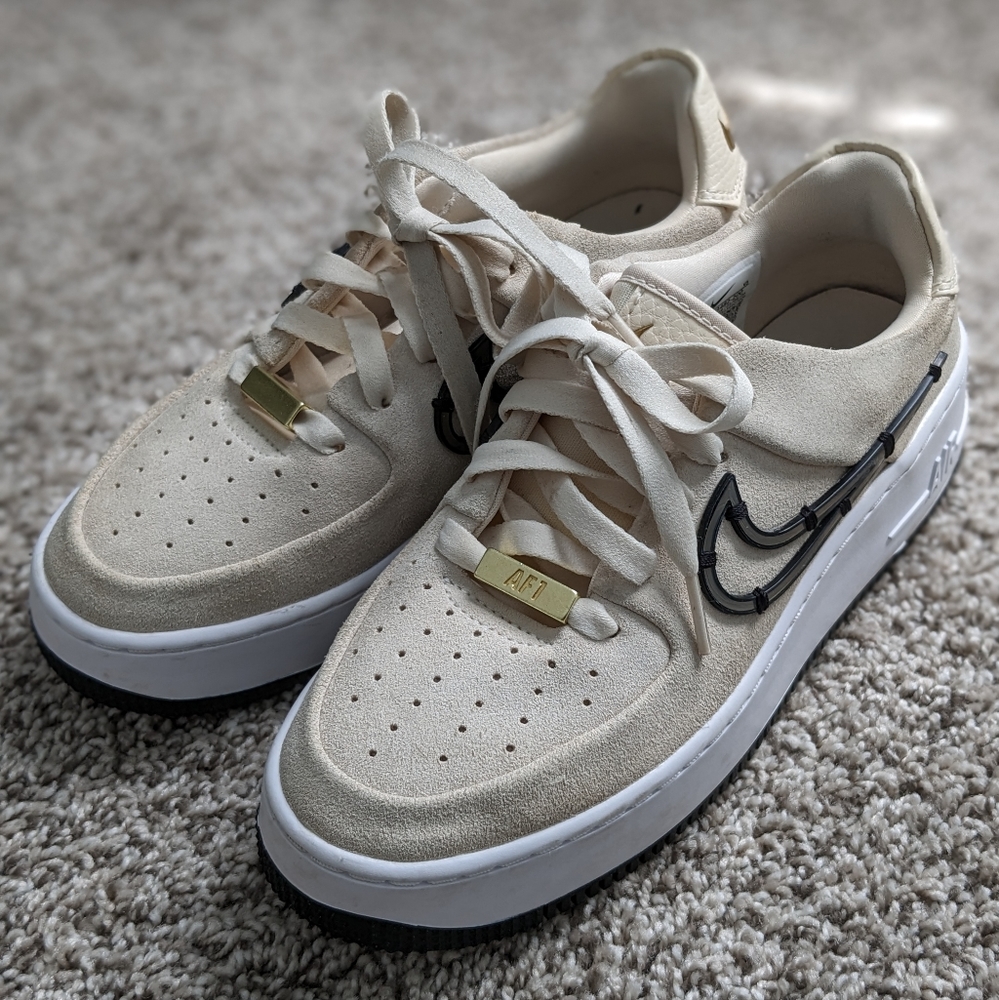 Nike Air Force 1 Sage Low LX “Light Cream” size 5.5